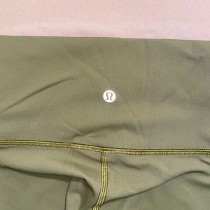 LULU LEMON leggings green size 2 (worn under a handful of times)